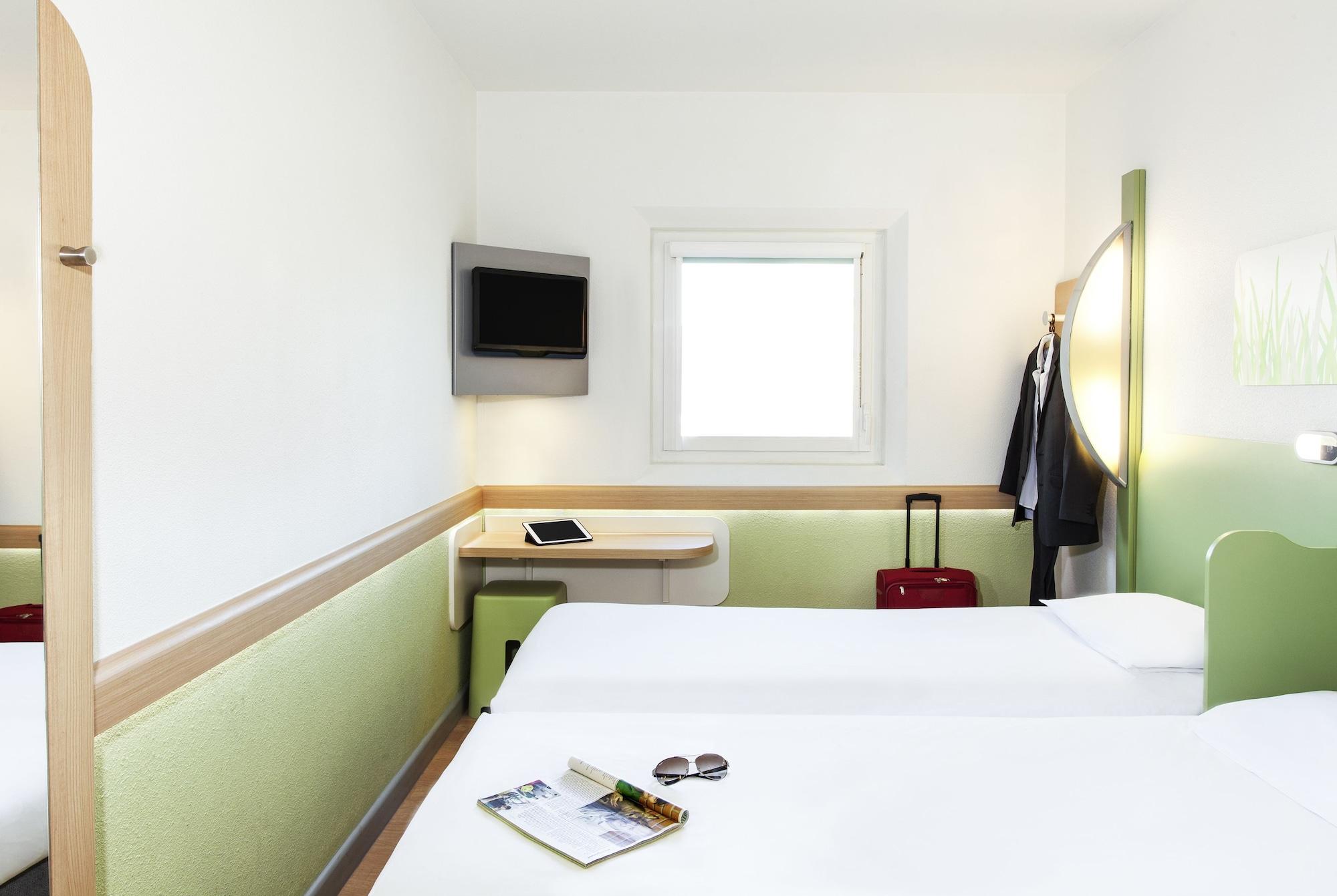 Ibis Budget London Hounslow Exterior foto