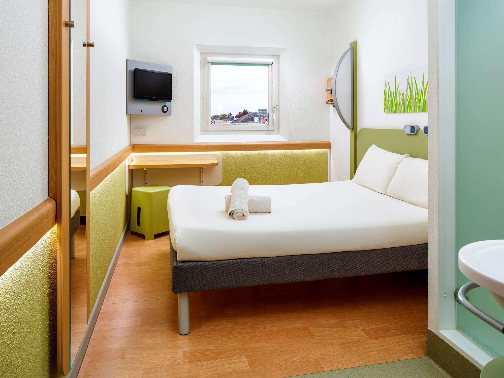 Ibis Budget London Hounslow Exterior foto