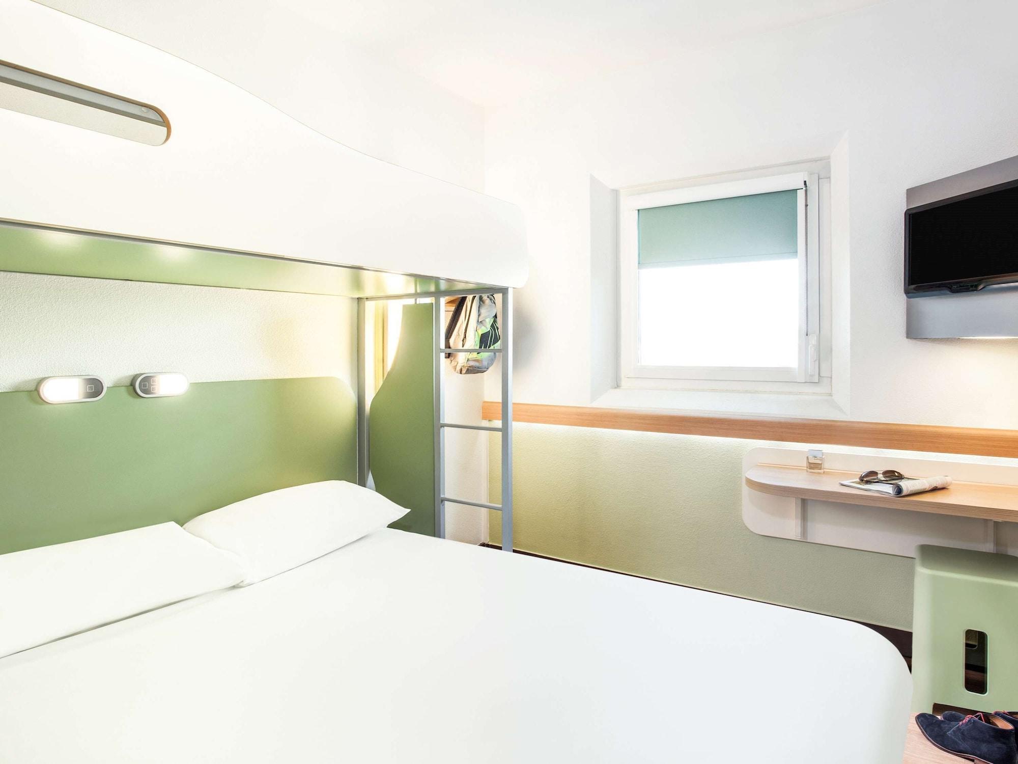 Ibis Budget London Hounslow Exterior foto