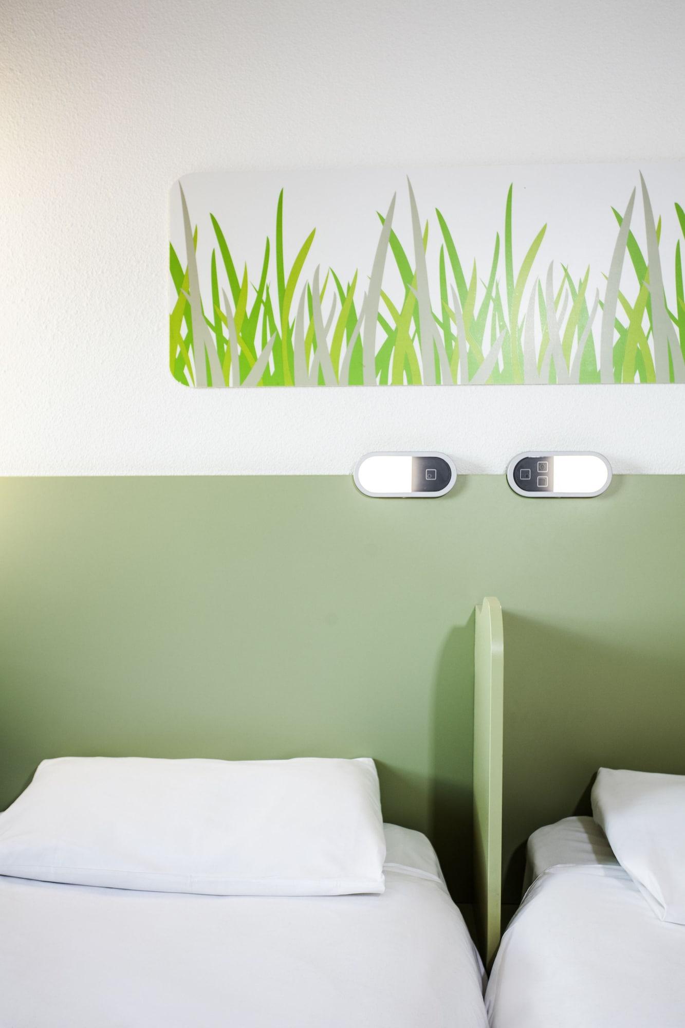Ibis Budget London Hounslow Exterior foto
