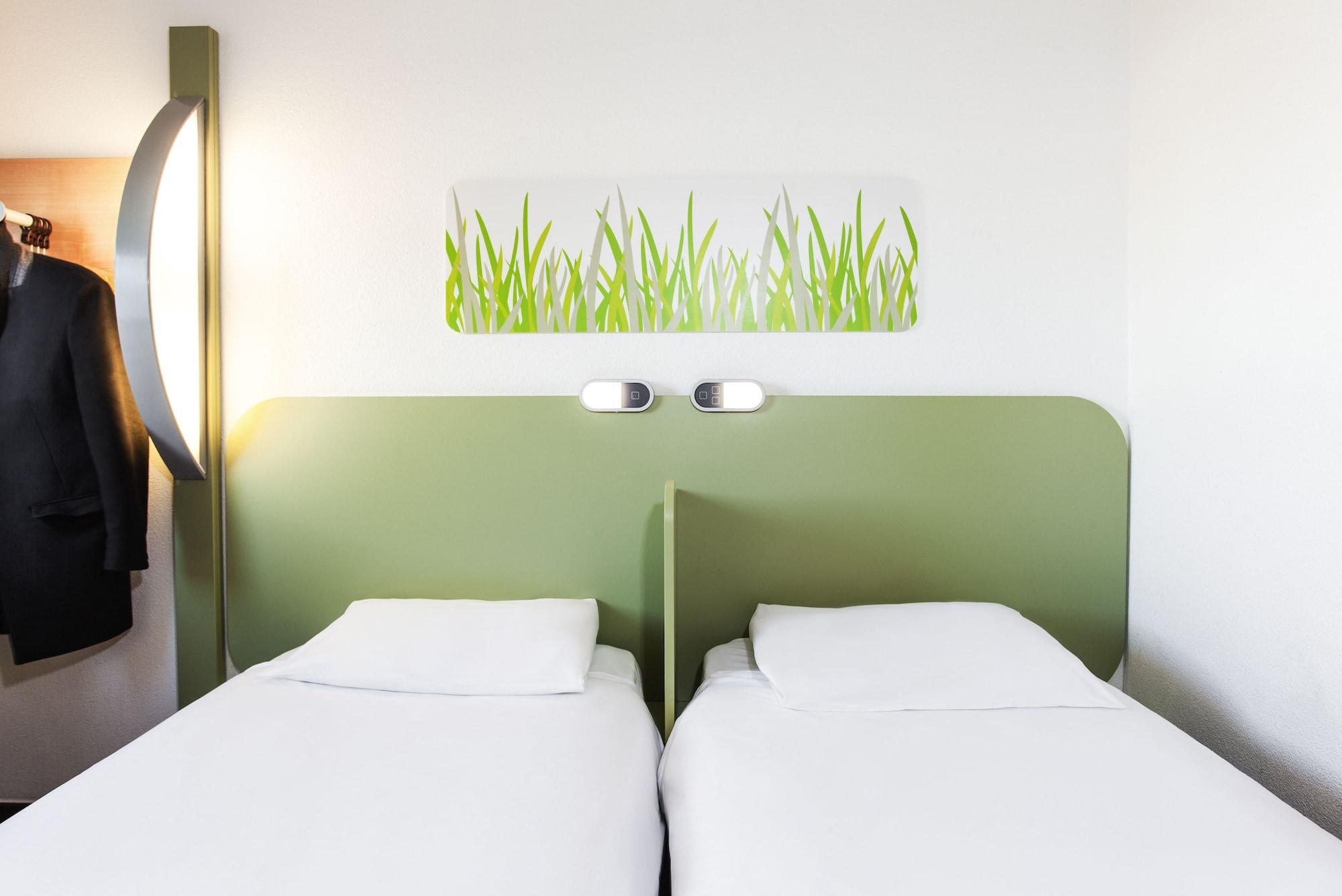 Ibis Budget London Hounslow Exterior foto