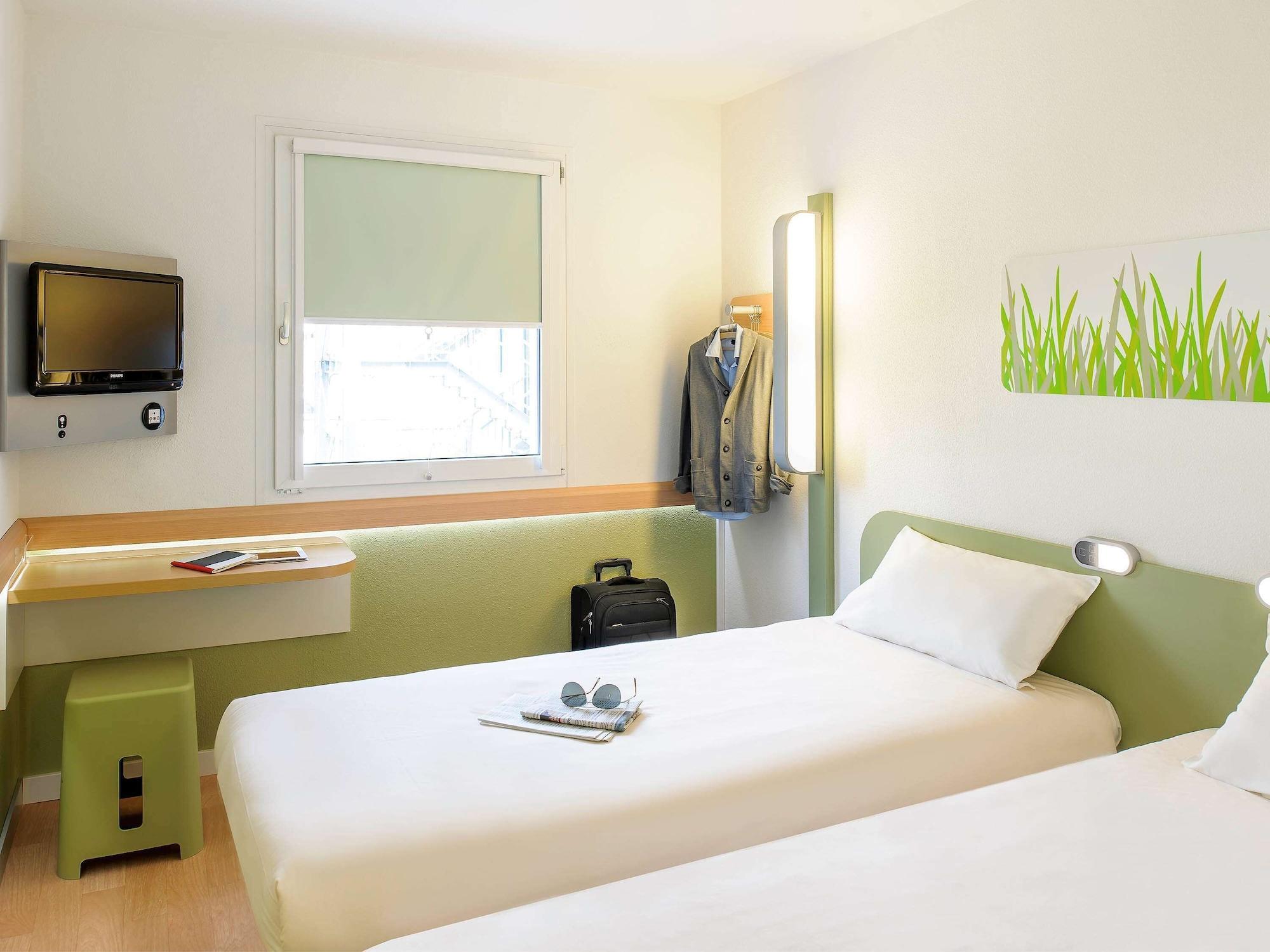 Ibis Budget London Hounslow Exterior foto