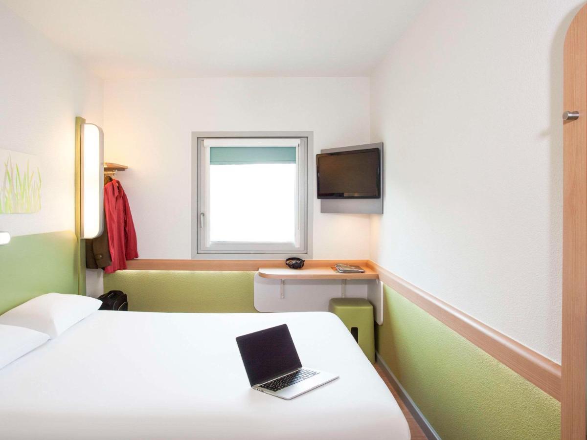 Ibis Budget London Hounslow Exterior foto