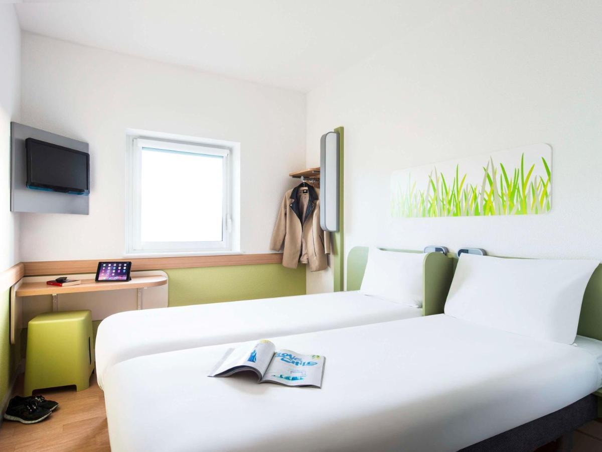 Ibis Budget London Hounslow Exterior foto