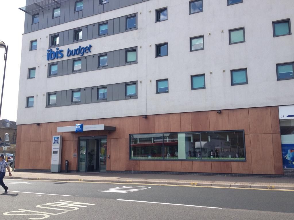 Ibis Budget London Hounslow Exterior foto