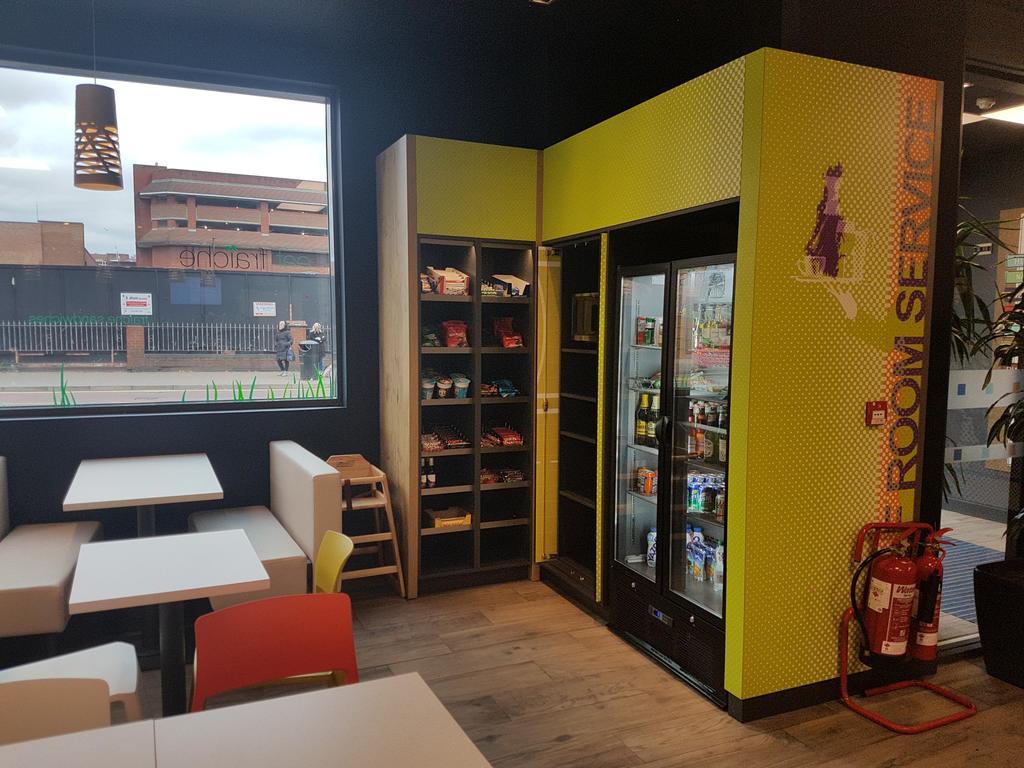 Ibis Budget London Hounslow Exterior foto