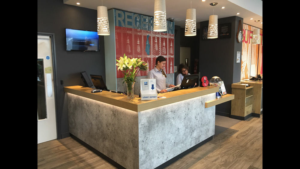 Ibis Budget London Hounslow Exterior foto