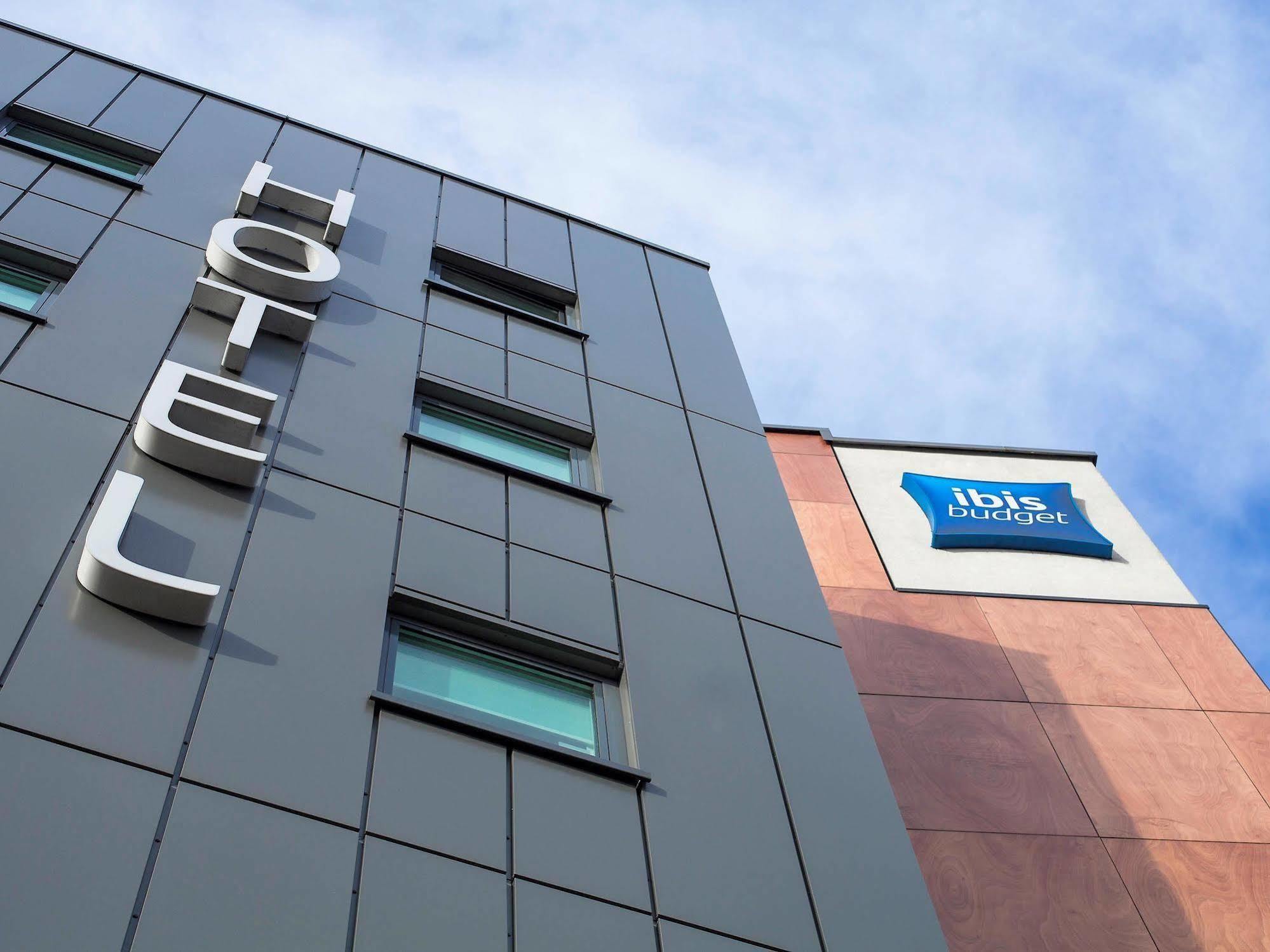 Ibis Budget London Hounslow Exterior foto