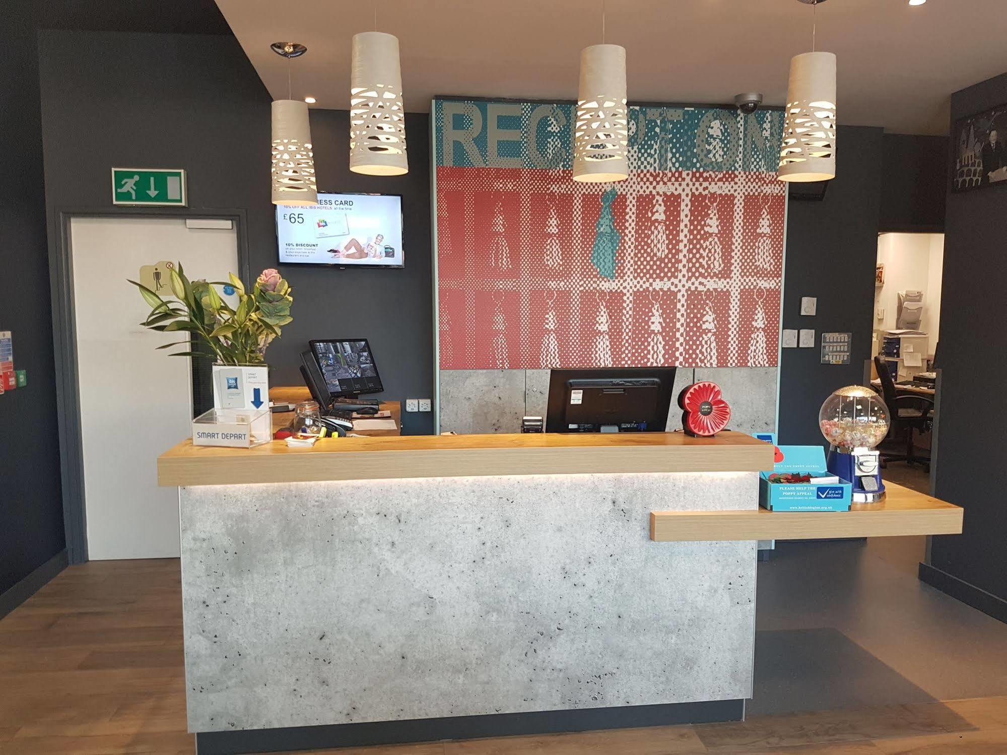 Ibis Budget London Hounslow Exterior foto