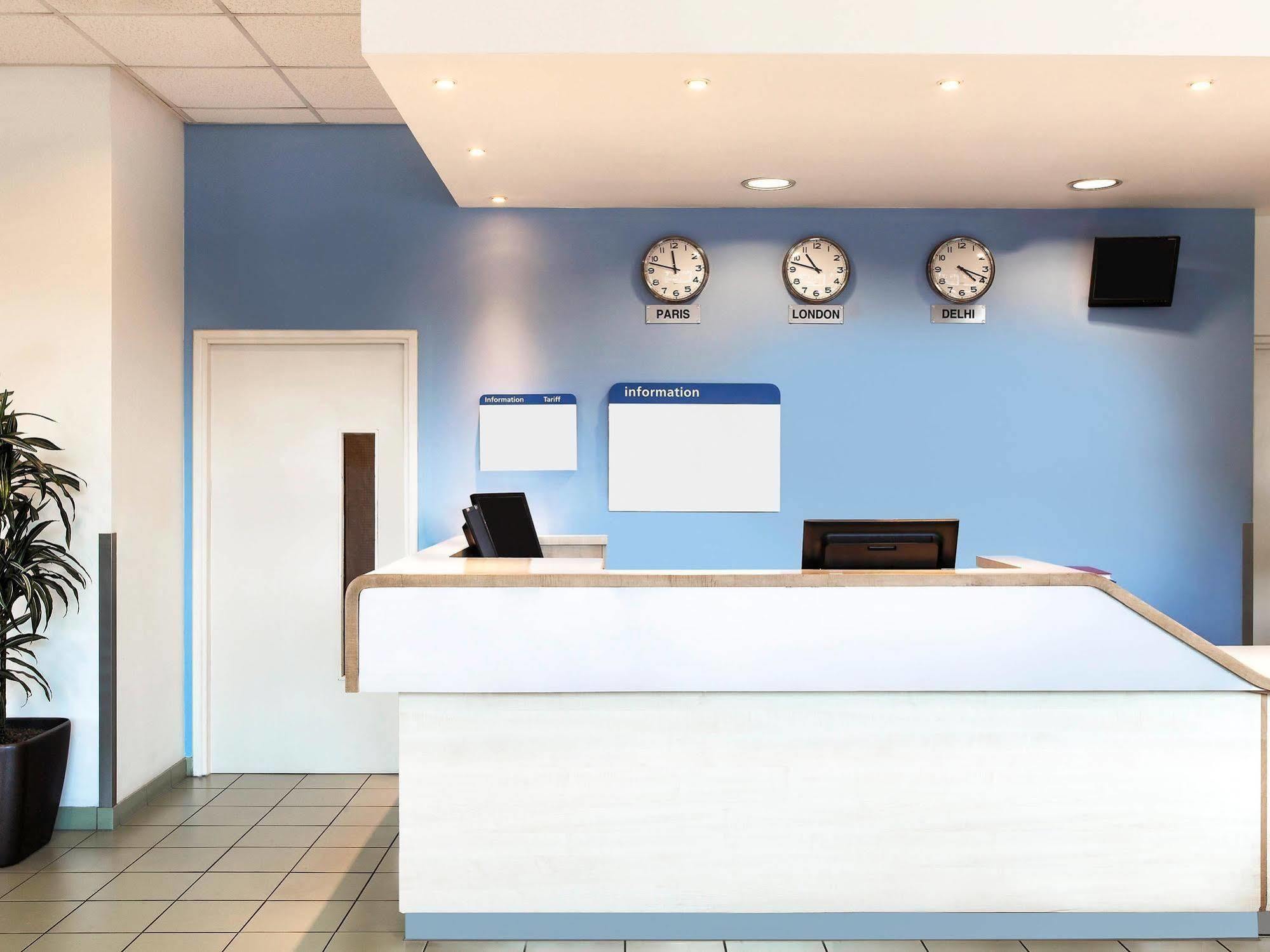 Ibis Budget London Hounslow Exterior foto