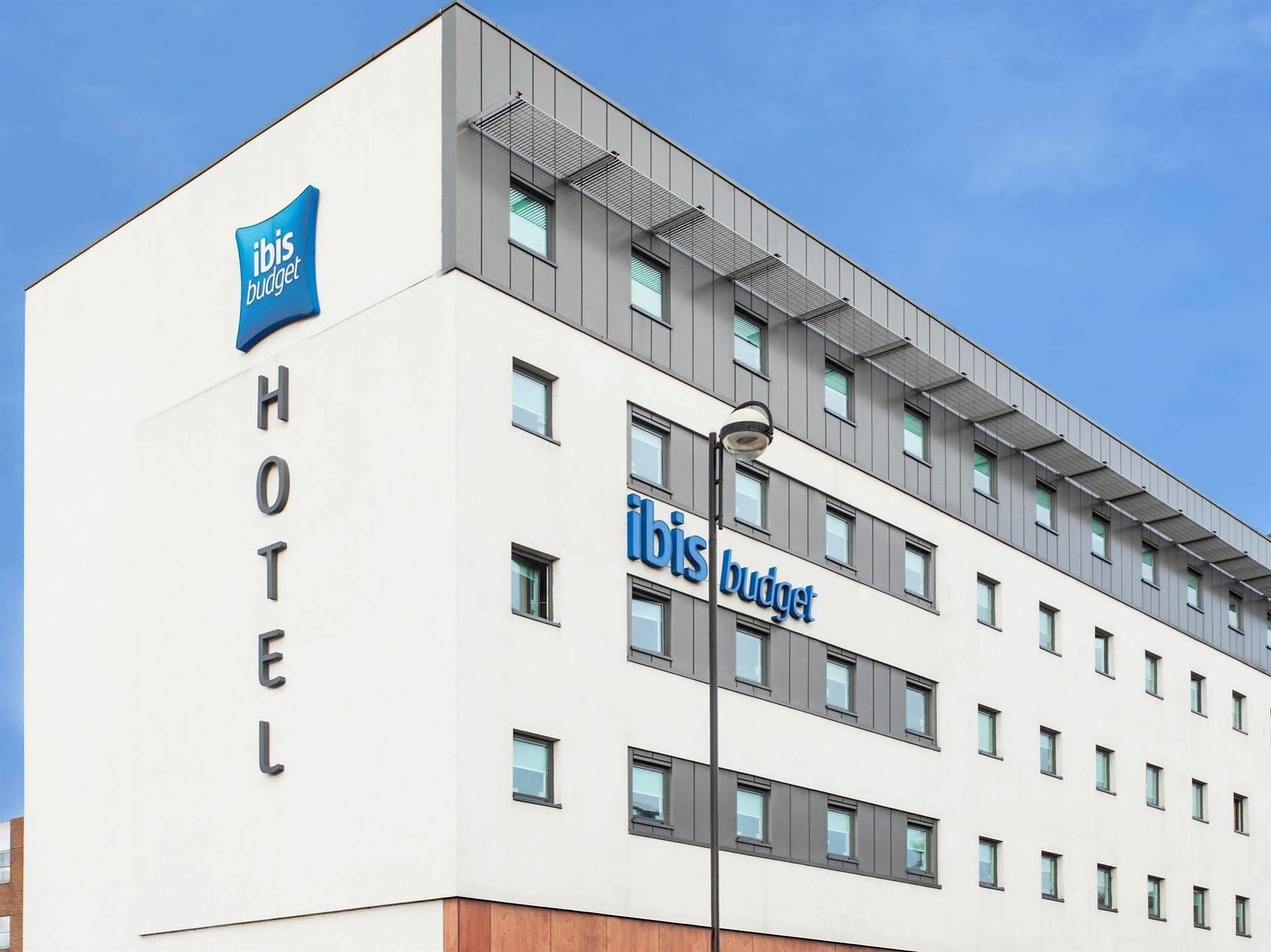 Ibis Budget London Hounslow Exterior foto